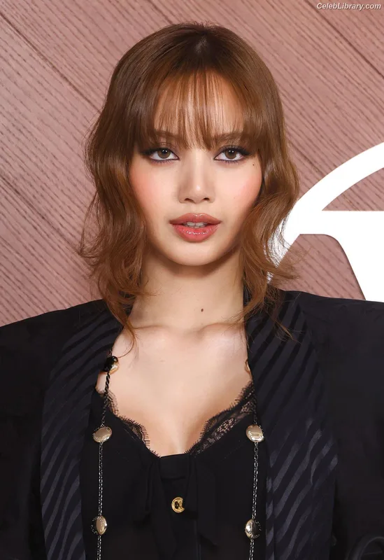 Lisa BLΛƆKPIИK (Blackpink) photo 11 of 6190