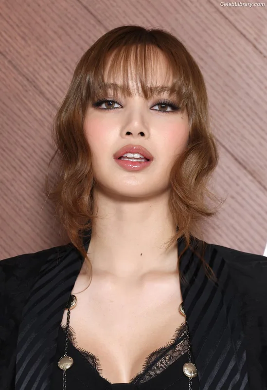 Lisa BLΛƆKPIИK (Blackpink) photo 13 of 6190