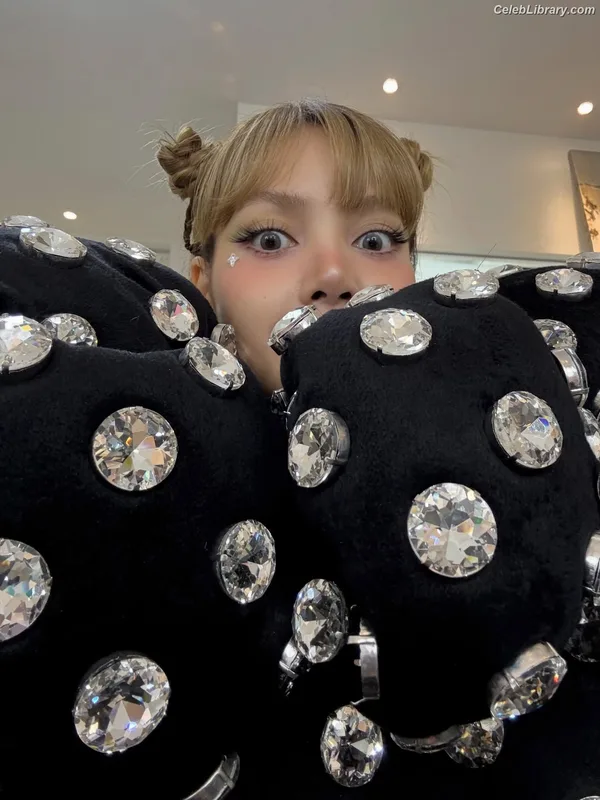 Lisa  BLΛƆKPIИK (Blackpink) photo 1 of 6190