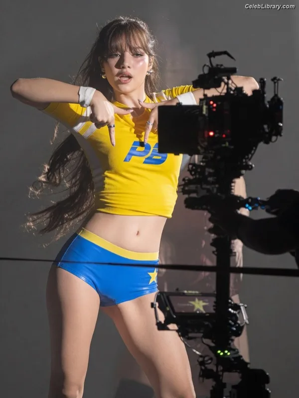 Lisa BLΛƆKPIИK (Blackpink) photo 1 of 6190