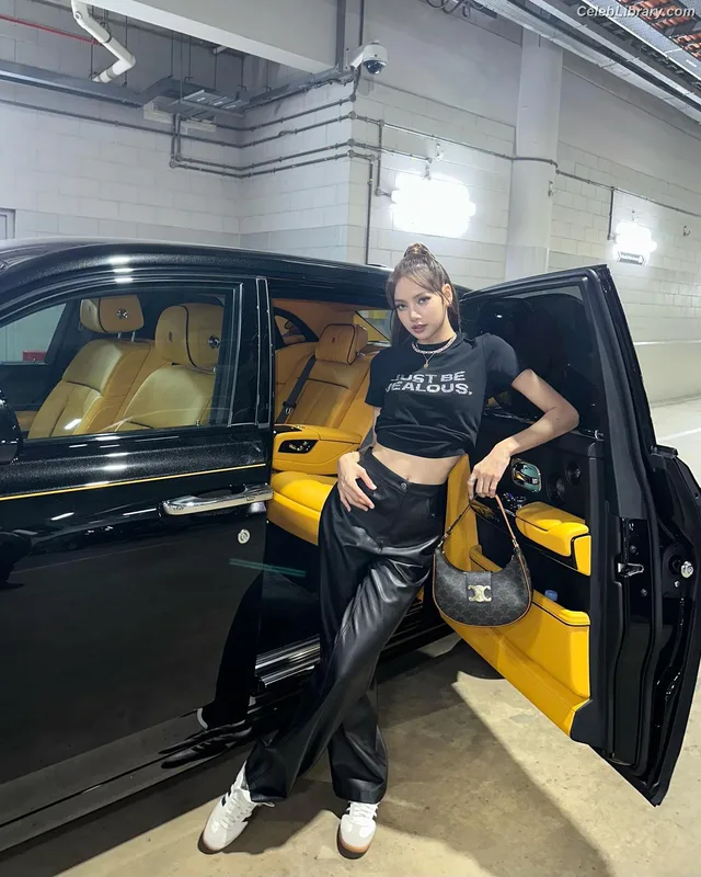 Lisa BLΛƆKPIИK (Blackpink) photo 19 of 6190