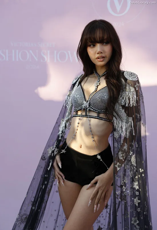 Lisa BLΛƆKPIИK (Blackpink) photo 23 of 6190