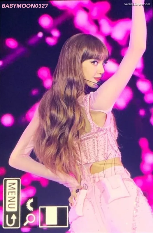 Lisa BLΛƆKPIИK (Blackpink) photo 17 of 6190