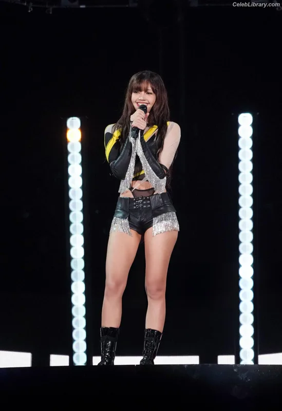 Lisa BLΛƆKPIИK (Blackpink) photo 19 of 6190