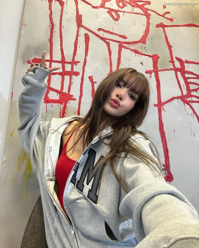 Lisa  BLΛƆKPIИK (Blackpink) photo 23 of 6190