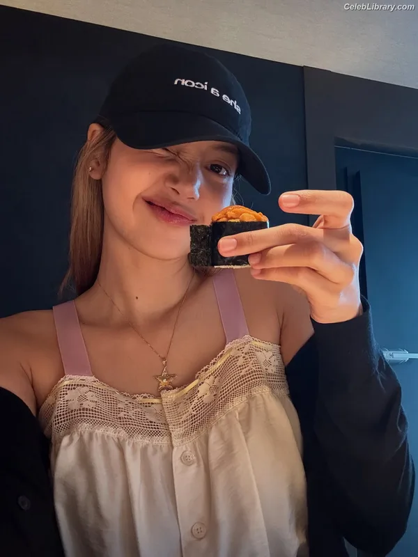 Lisa  BLΛƆKPIИK (Blackpink) photo 22 of 6190