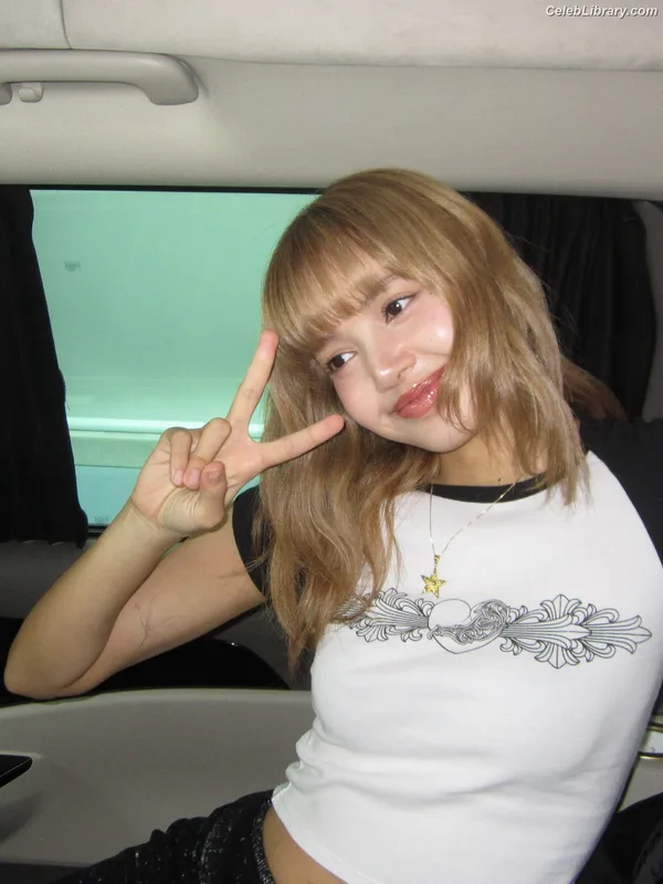 Lisa  BLΛƆKPIИK (Blackpink) photo 4 of 6190