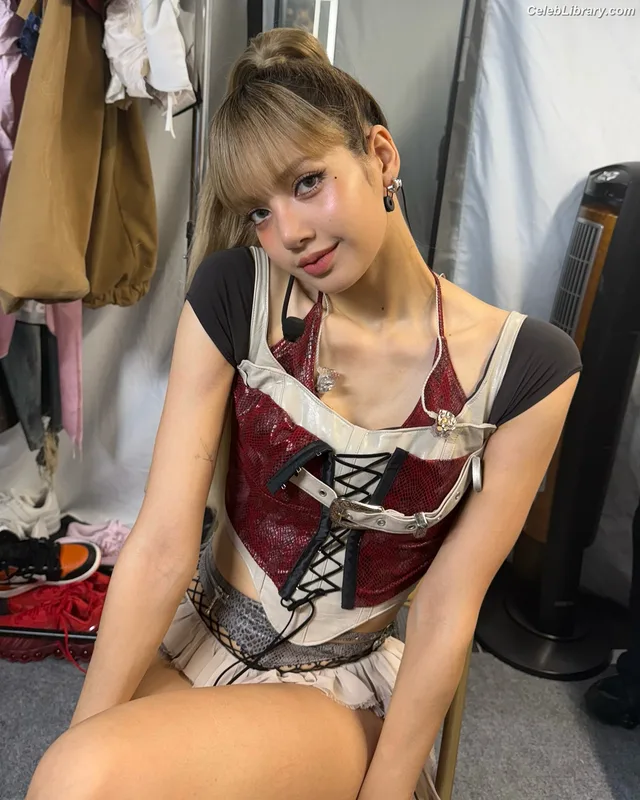 Lisa  BLΛƆKPIИK (Blackpink) photo 23 of 6190