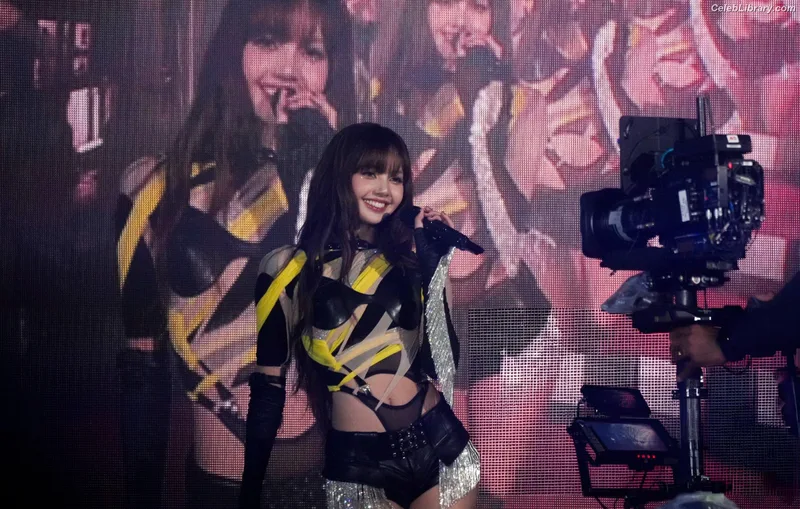 Lisa  BLΛƆKPIИK (Blackpink) photo 8 of 6190