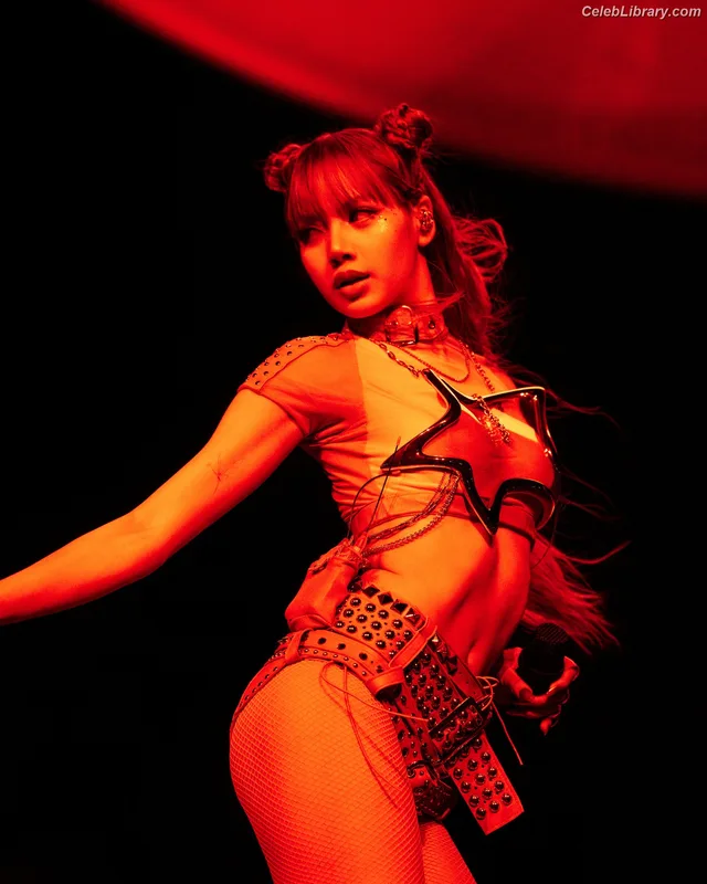 Lisa  BLΛƆKPIИK (Blackpink) photo 1 of 6190