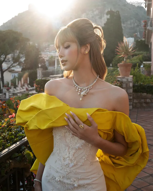 Lisa  BLΛƆKPIИK (Blackpink) photo 10 of 6190