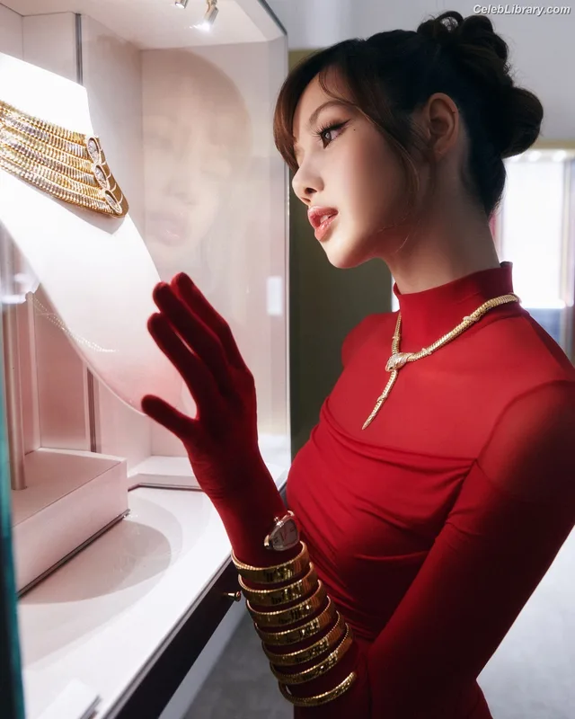 Lisa  BLΛƆKPIИK (Blackpink) photo 11 of 6190