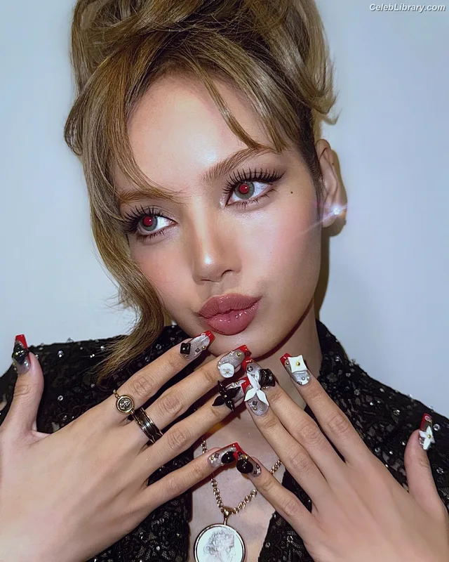 Lisa  BLΛƆKPIИK (Blackpink) photo 15 of 6190