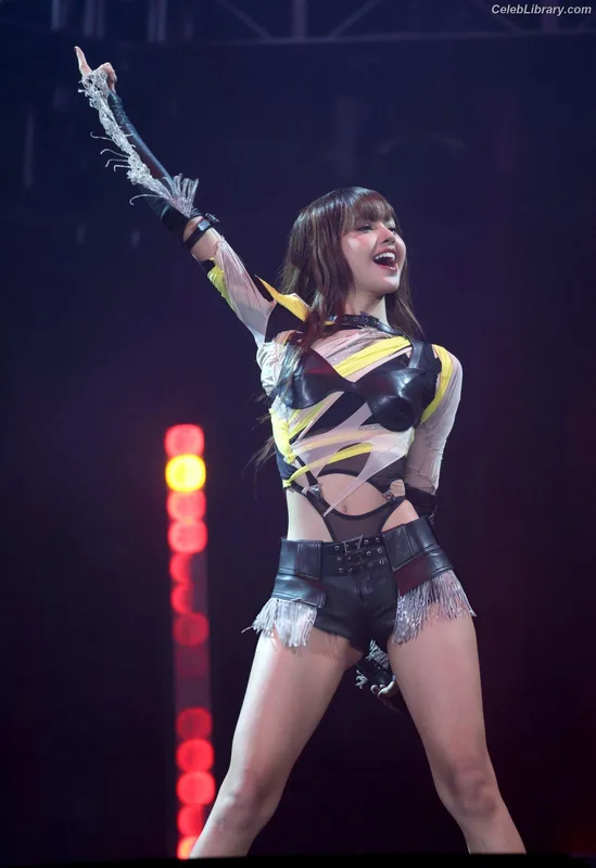 Lisa  BLΛƆKPIИK (Blackpink) photo 1 of 6190