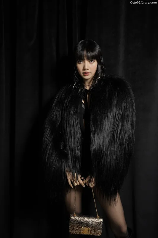 Lisa  BLΛƆKPIИK (Blackpink) photo 8 of 6190