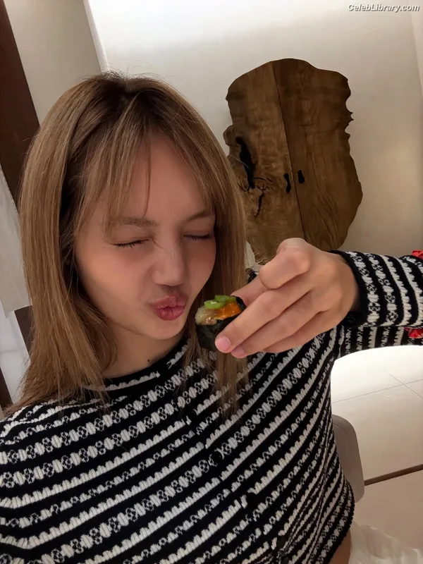 Lisa  BLΛƆKPIИK (Blackpink) photo 19 of 6190