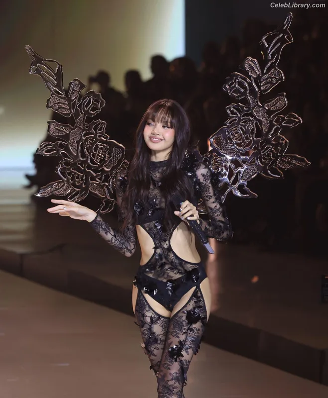 Lisa  BLΛƆKPIИK (Blackpink) photo 12 of 6190