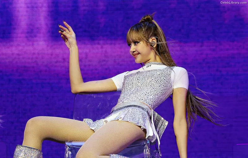 Lisa  BLΛƆKPIИK (Blackpink) photo 1 of 6190