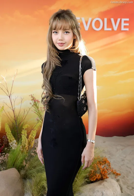 Lisa  BLΛƆKPIИK (Blackpink) photo 10 of 6190