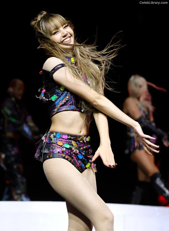 Lisa  BLΛƆKPIИK (Blackpink) photo 12 of 6190