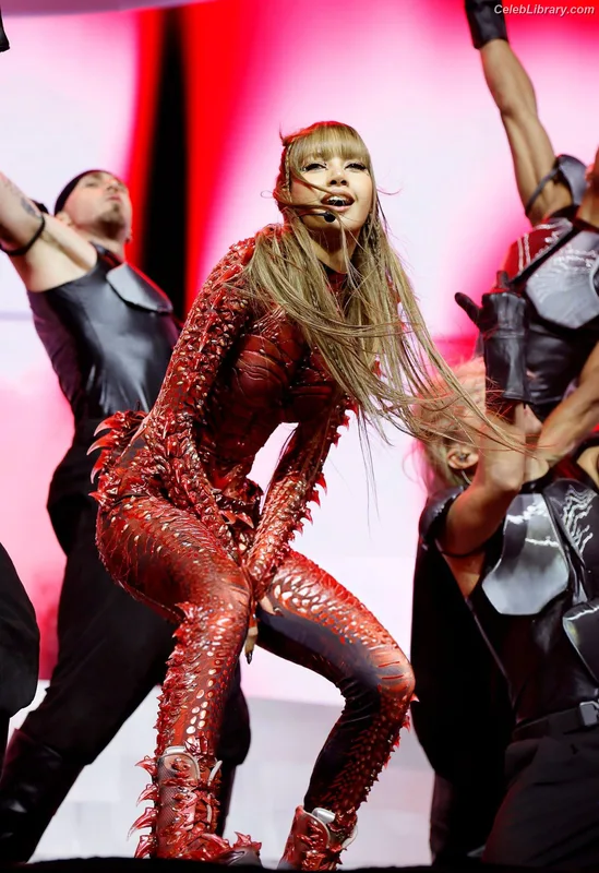 Lisa  BLΛƆKPIИK (Blackpink) photo 5 of 6190