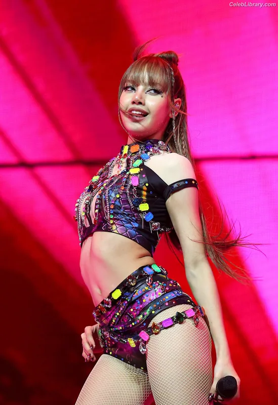 Lisa  BLΛƆKPIИK (Blackpink) photo 19 of 6190