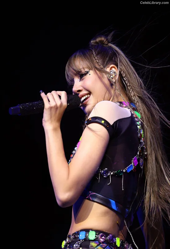 Lisa  BLΛƆKPIИK (Blackpink) photo 21 of 6190