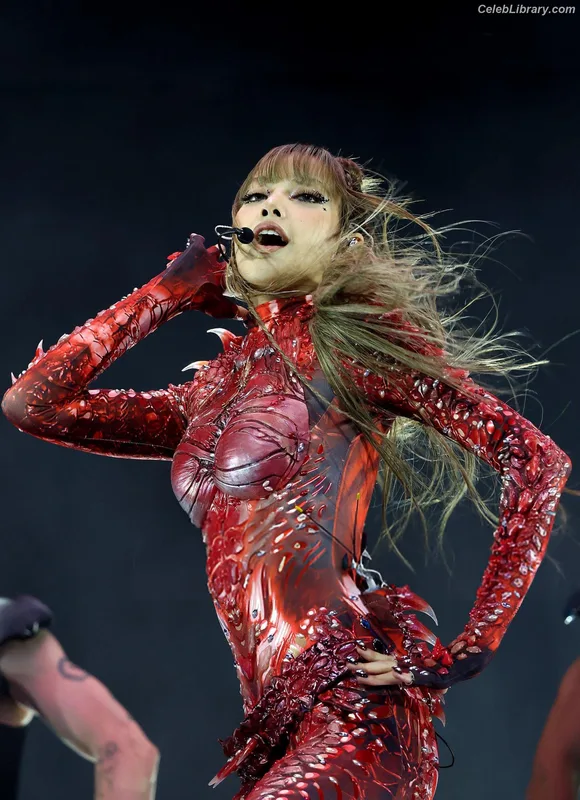 Lisa  BLΛƆKPIИK (Blackpink) photo 24 of 6190