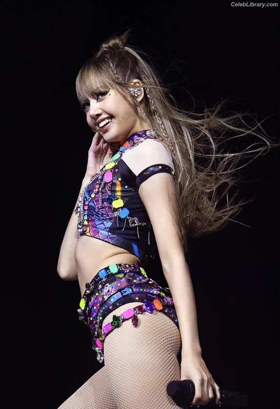 Lisa  BLΛƆKPIИK (Blackpink) photo 16 of 6190