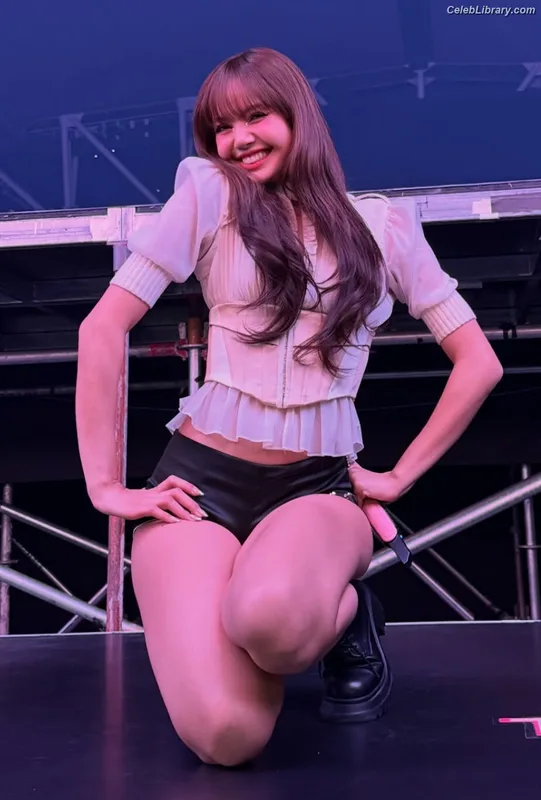 Lisa  BLΛƆKPIИK (Blackpink) photo 22 of 6190