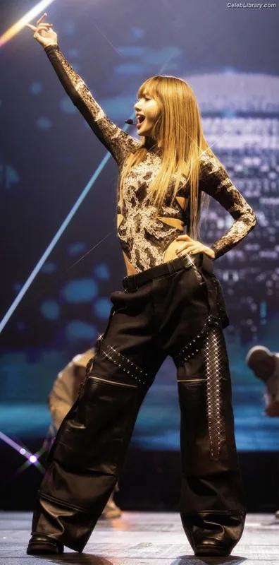 Lisa  BLΛƆKPIИK (Blackpink) photo 3 of 6190