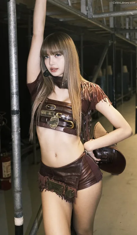 Lisa  BLΛƆKPIИK (Blackpink) photo 4 of 6190