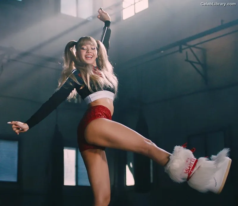 Lisa  BLΛƆKPIИK (Blackpink) photo 7 of 6190