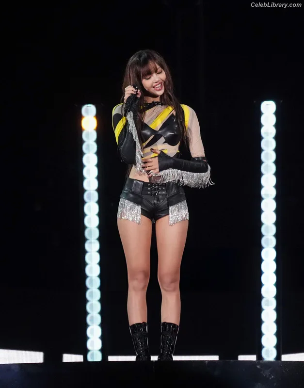 Lisa  BLΛƆKPIИK (Blackpink) photo 16 of 6190