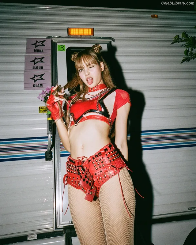 Lisa  BLΛƆKPIИK (Blackpink) photo 24 of 6190