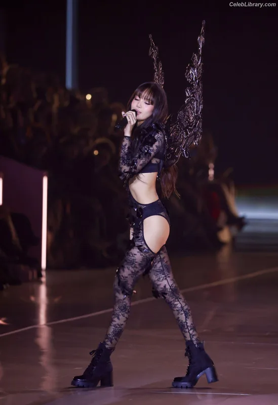 Lisa  BLΛƆKPIИK (Blackpink) photo 8 of 6190