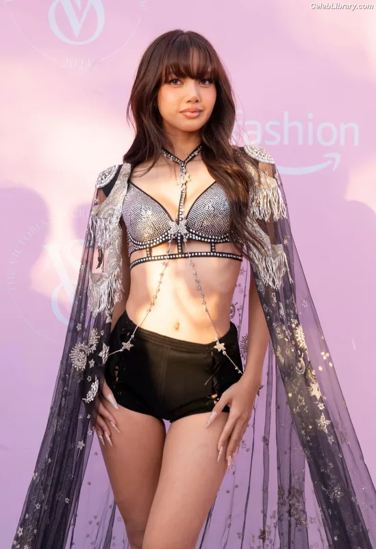Lisa  BLΛƆKPIИK (Blackpink) photo 23 of 6190