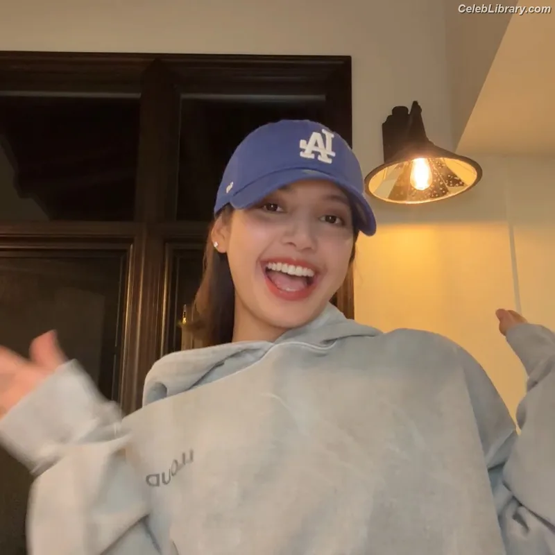 Lisa  BLΛƆKPIИK (Blackpink) photo 16 of 6190
