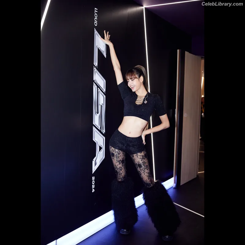 Lisa BLΛƆKPIИK (Blackpink) photo 2 of 6190