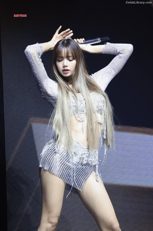 Lisa BLΛƆKPIИK (Blackpink) photo 17 of 6190