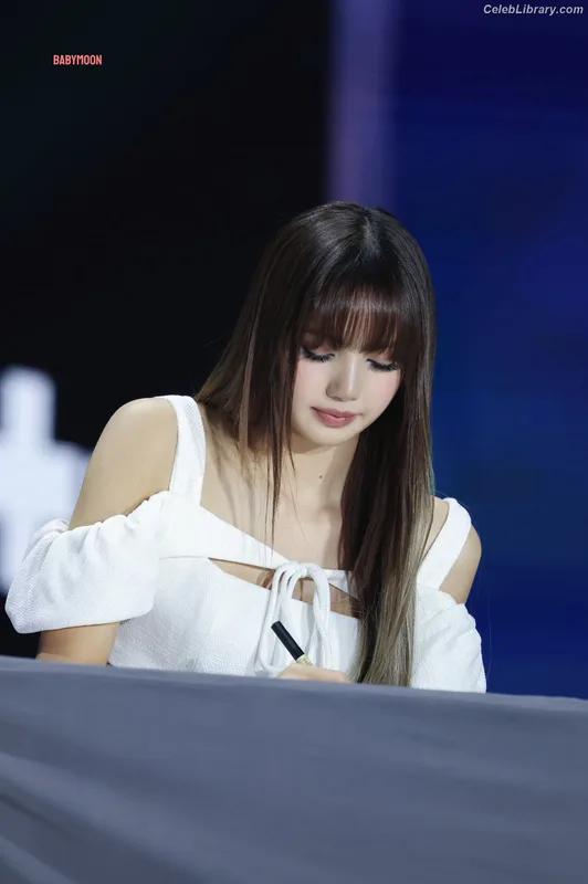Lisa BLΛƆKPIИK (Blackpink) photo 21 of 6190