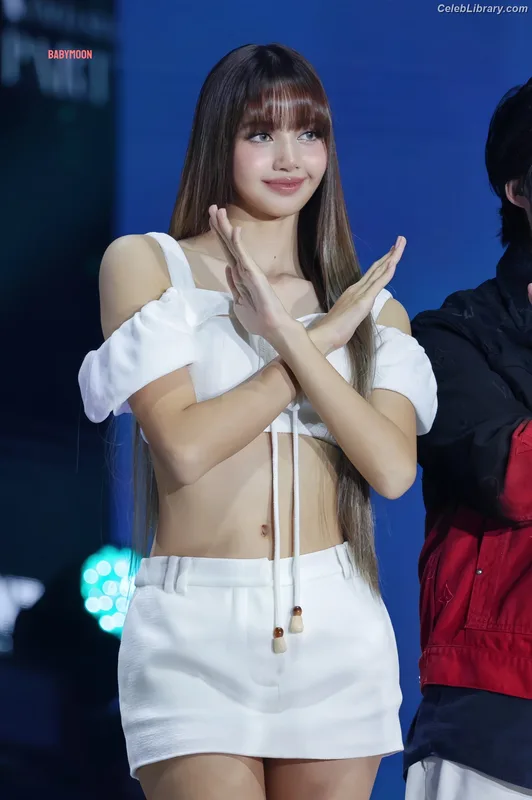 Lisa  BLΛƆKPIИK (Blackpink) photo 1 of 6190