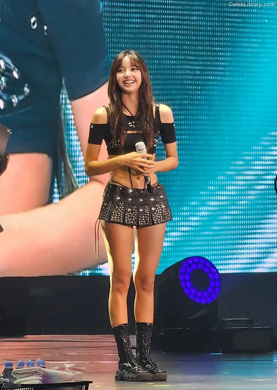 Lisa  BLΛƆKPIИK (Blackpink) photo 10 of 6190