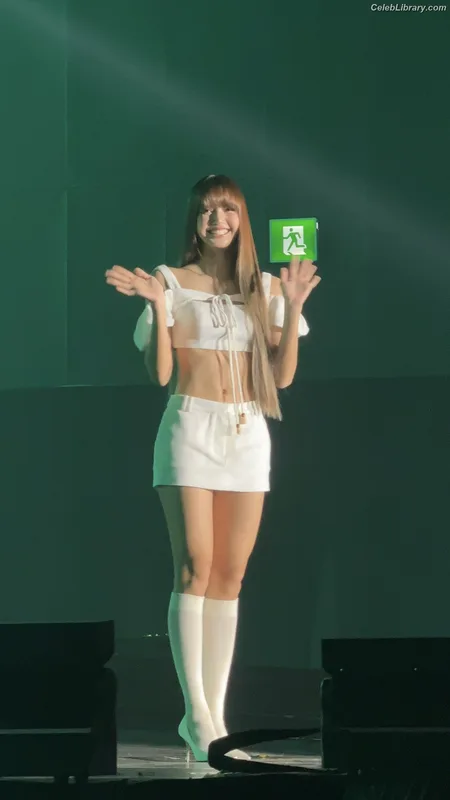 Lisa  BLΛƆKPIИK (Blackpink) photo 18 of 6190