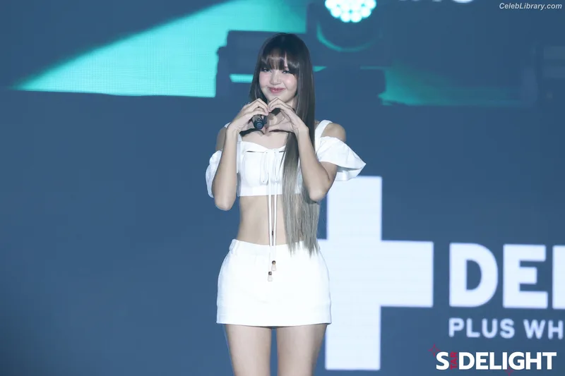 Lisa  BLΛƆKPIИK (Blackpink) photo 23 of 6190