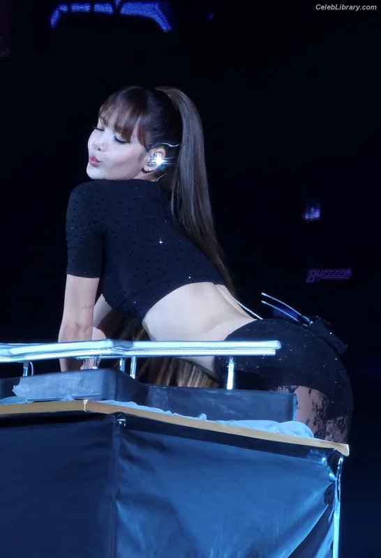 Lisa BLΛƆKPIИK (Blackpink) photo 8 of 6190