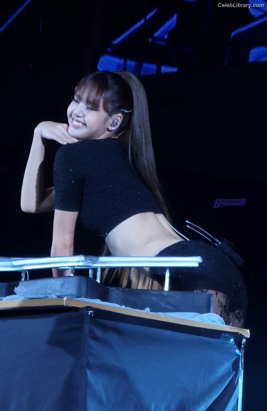 Lisa BLΛƆKPIИK (Blackpink) photo 9 of 6190