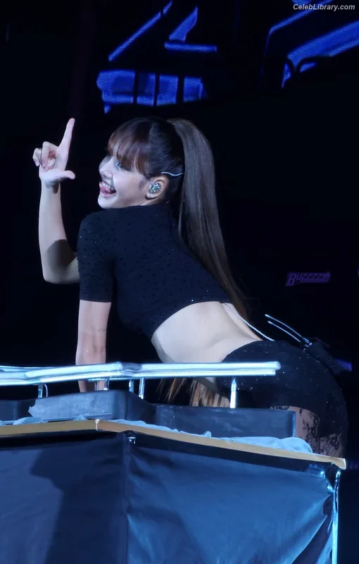 Lisa BLΛƆKPIИK (Blackpink) photo 11 of 6190