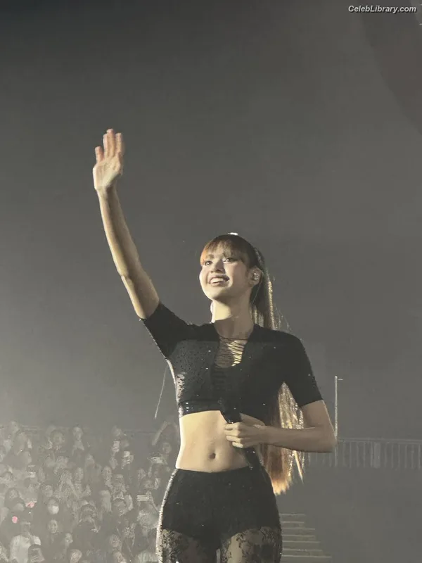 Lisa BLΛƆKPIИK (Blackpink) photo 14 of 6190