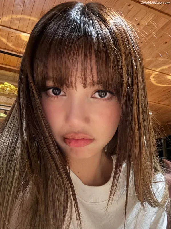 Lisa BLΛƆKPIИK (Blackpink) photo 2 of 6190